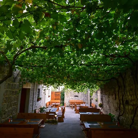 Gasthuis Luxury Pojta Sinj